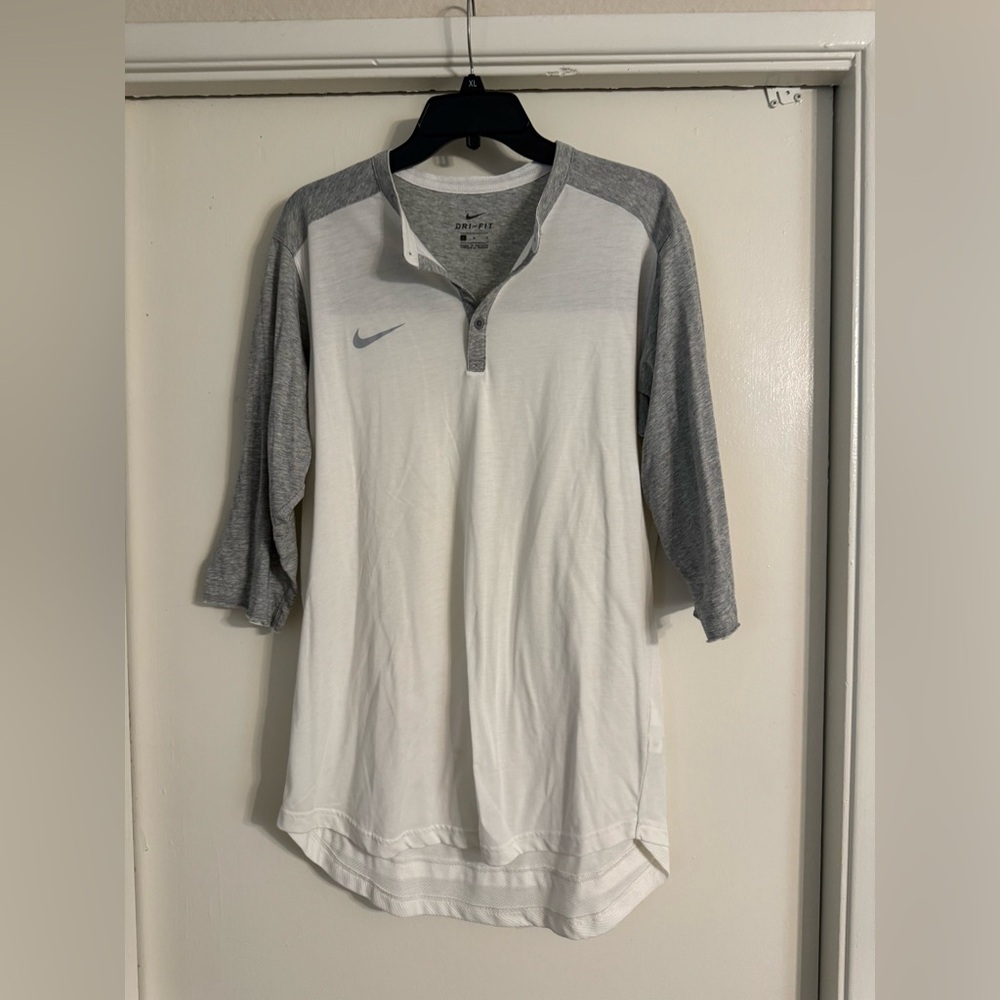 Nike Men's Casual White and Gray Baseball t-shirt